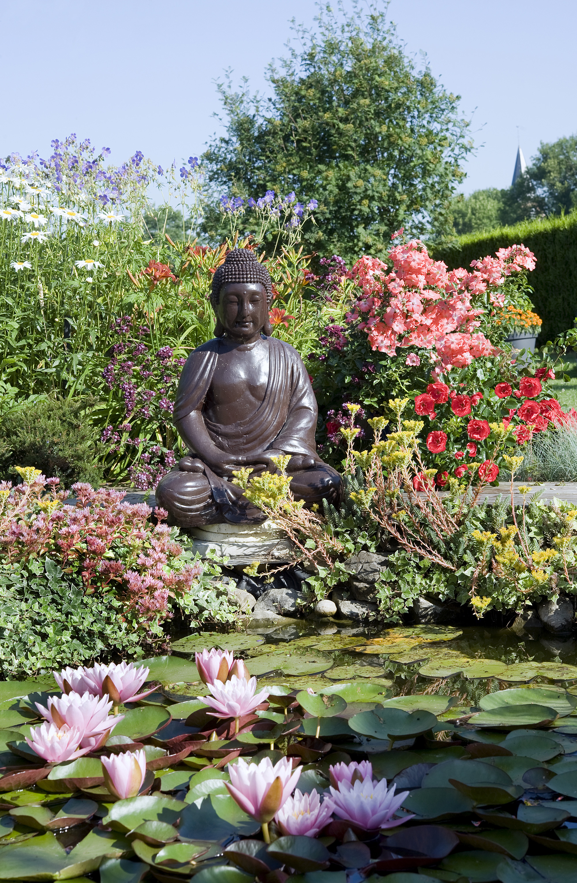 bouddha et bassin  mon jardin zen  Decorosiers